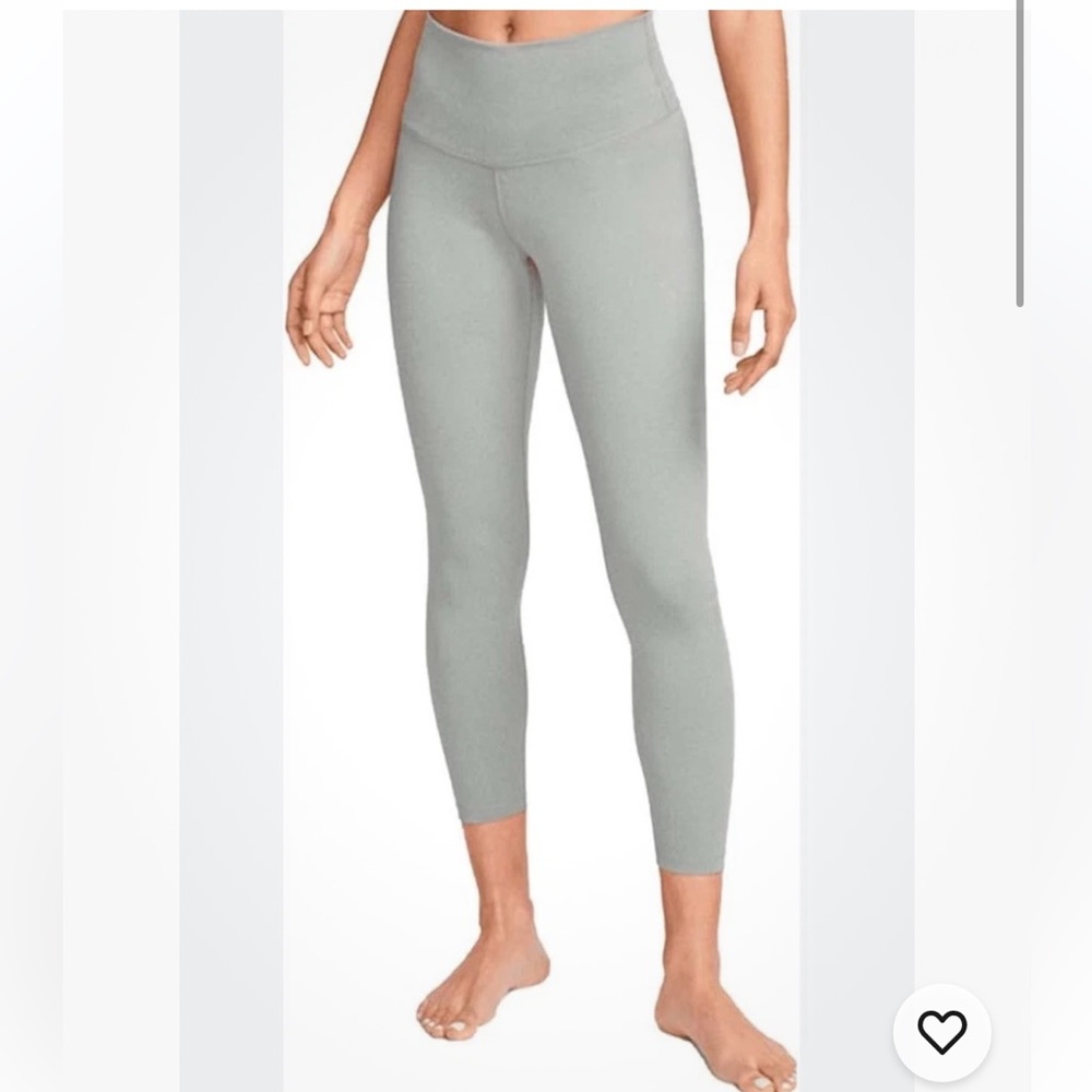 NWT $60 Women's Nike Yoga High Rise 7/8 Length M Light Gray